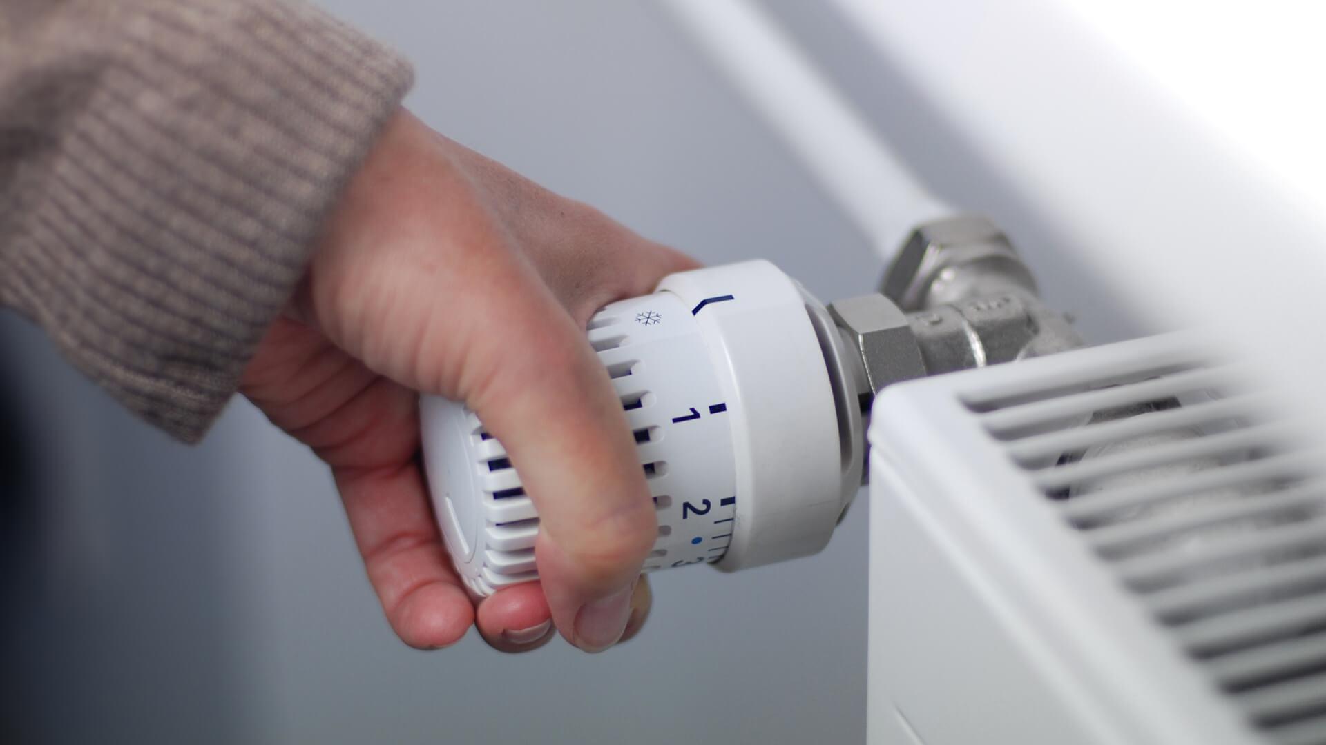 Warum gleichmäßiges Heizen effizienter ist als ständiges Auf- und Abdrehen - MyCooling GmbH Energie News